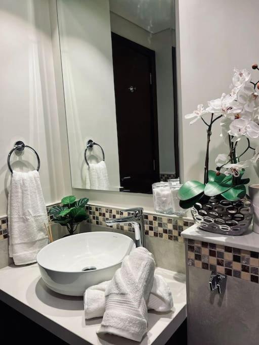 Vera Residences By Damac I 1Br Luxury Aparthotel Dubai Dış mekan fotoğraf